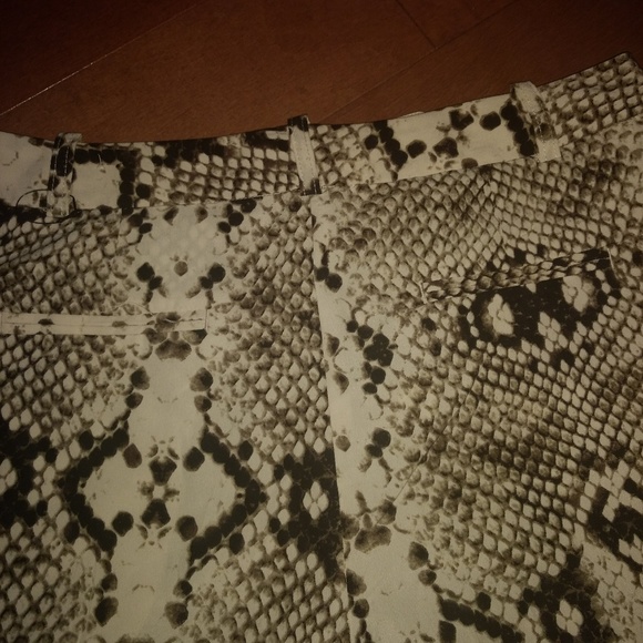 Snakeskin shorts - Picture 2 of 4